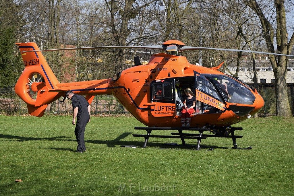 Einsatz Christoph 3 Koeln Vingst Oranienstr Landung Passauerstr P06.JPG - Miklos Laubert